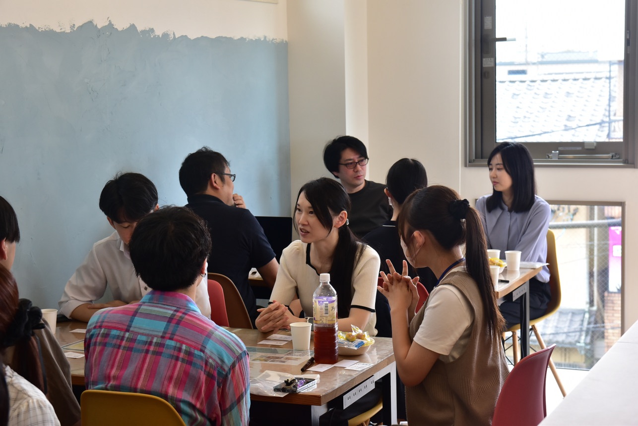 社会人と学生のテーブル交流